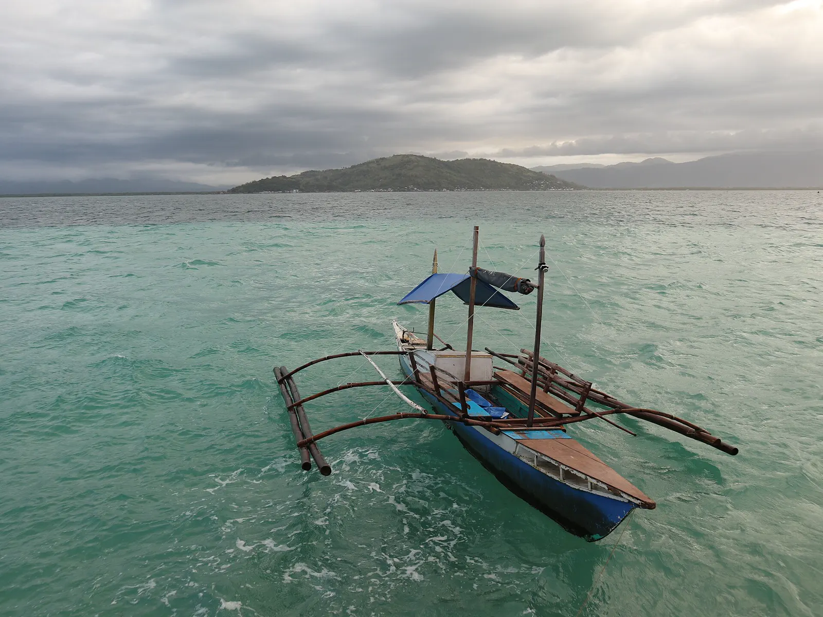 The long white Manjuyod sandbar stretching across turquoise shallows off Bais, Negros Oriental